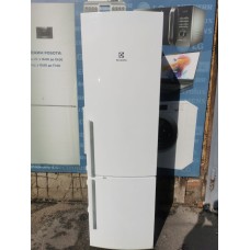 Холодильник Electrolux NoFrost EN3850AOW